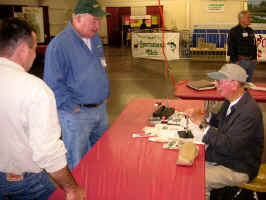 KRFF Member demonstrating Fly Tying at Sportsman Show